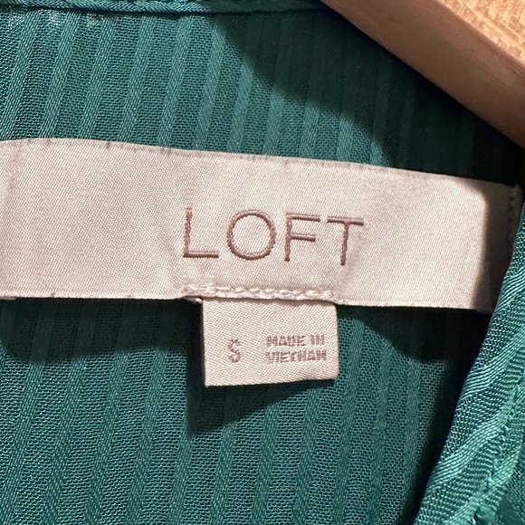 Loft Green Sleeveless Blouse Top Size Small - Picture 4 of 6